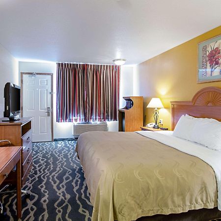 Quality Inn Huron Екстериор снимка