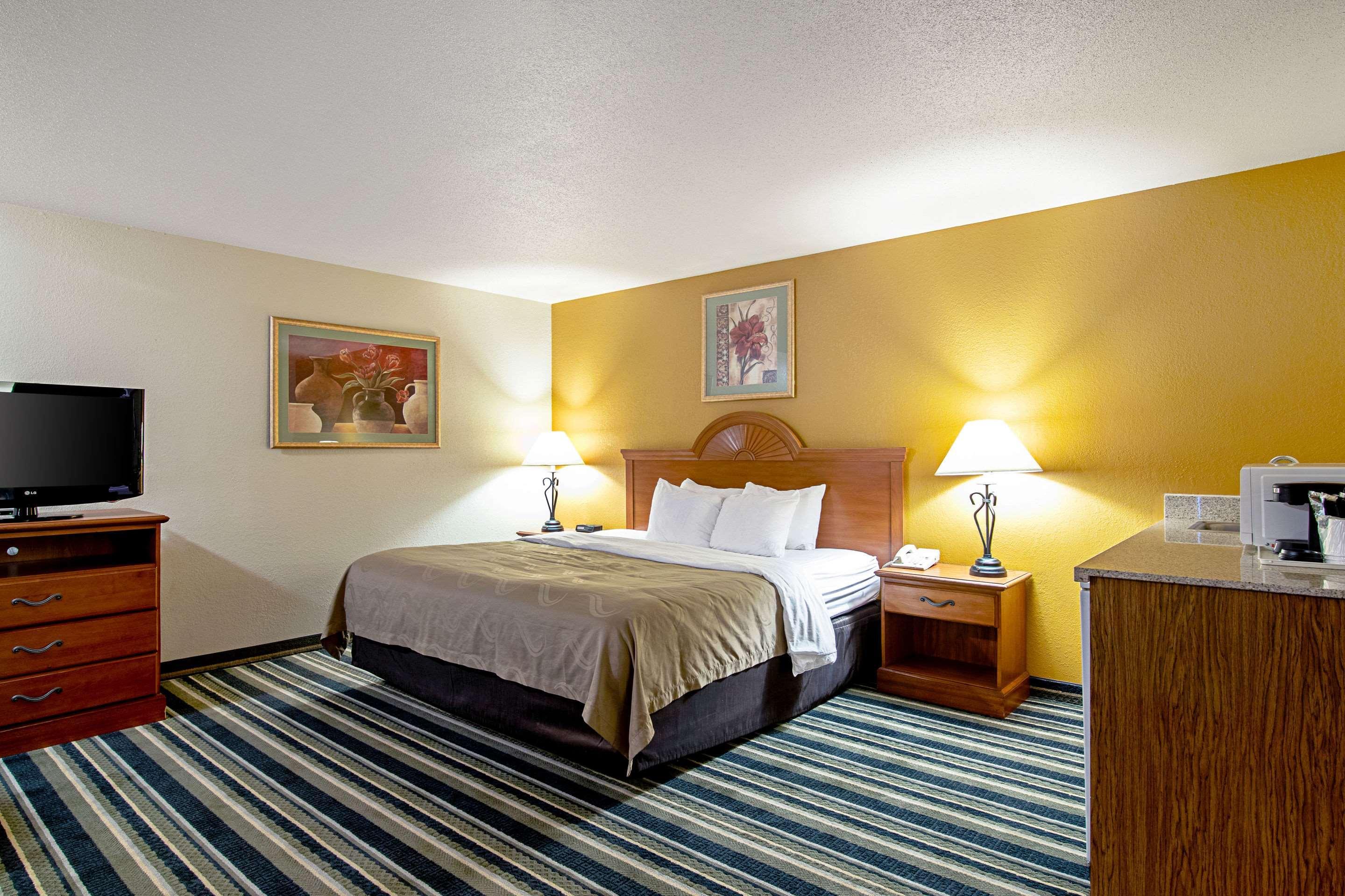 Quality Inn Huron Екстериор снимка