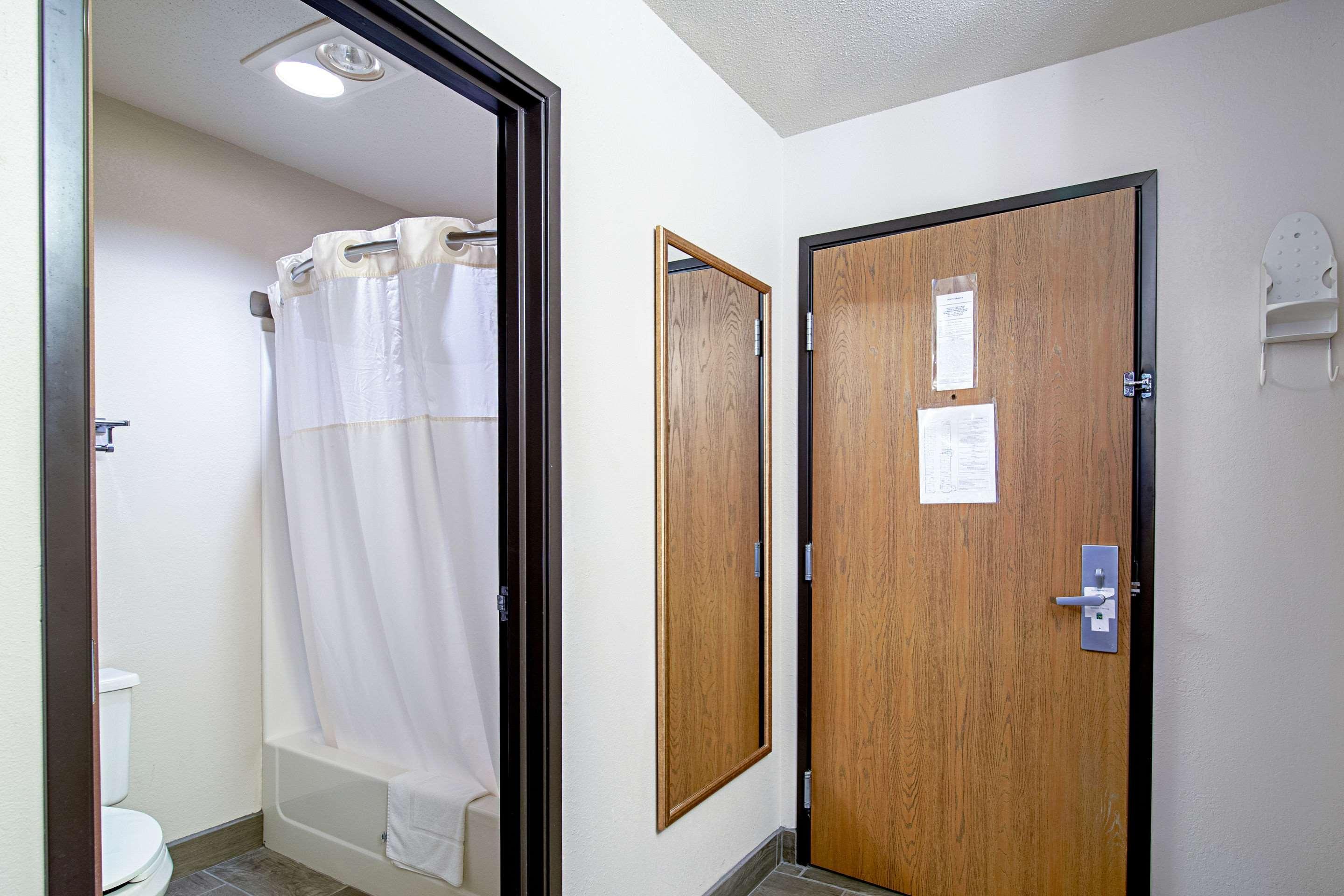 Quality Inn Huron Екстериор снимка
