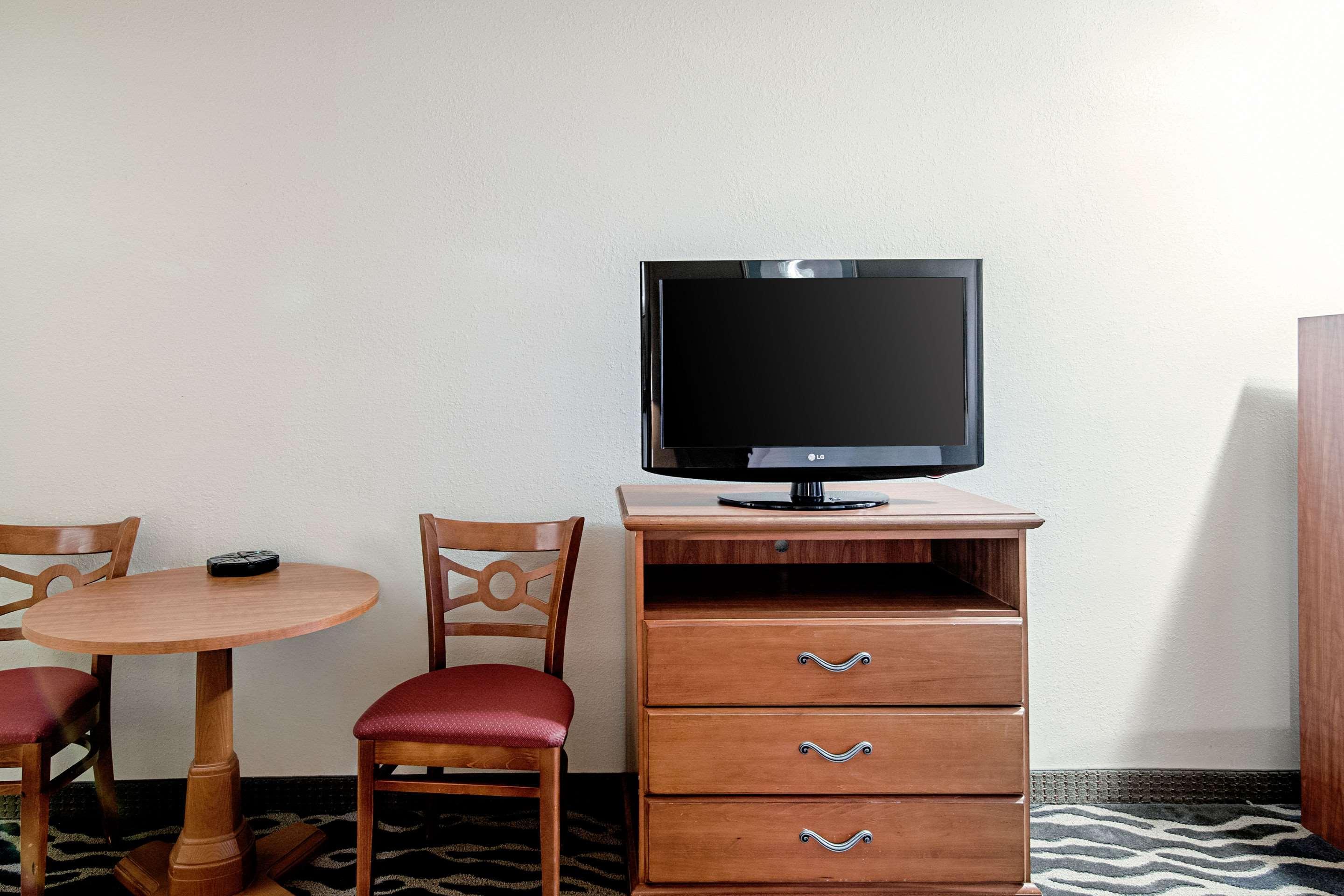 Quality Inn Huron Екстериор снимка