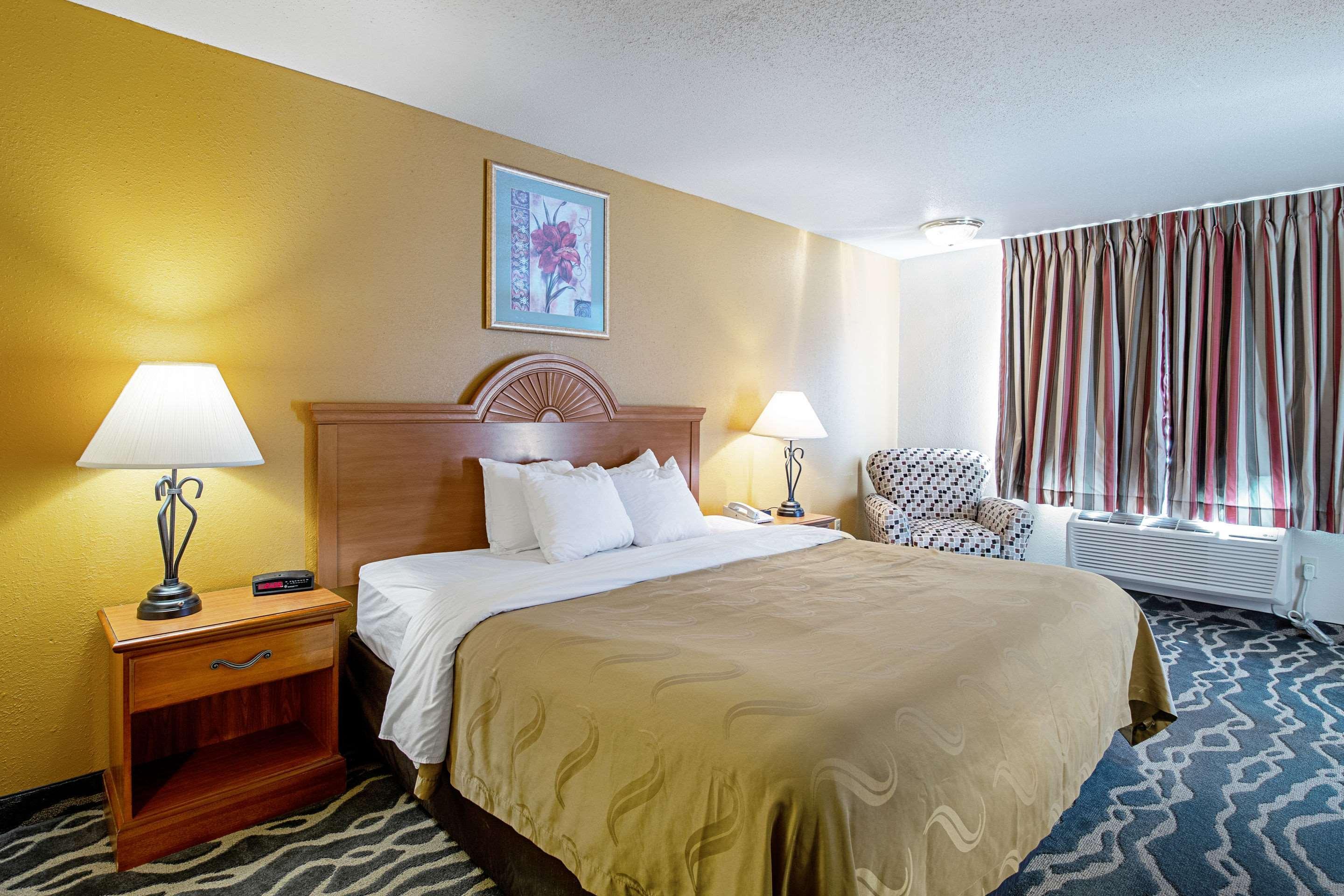 Quality Inn Huron Екстериор снимка