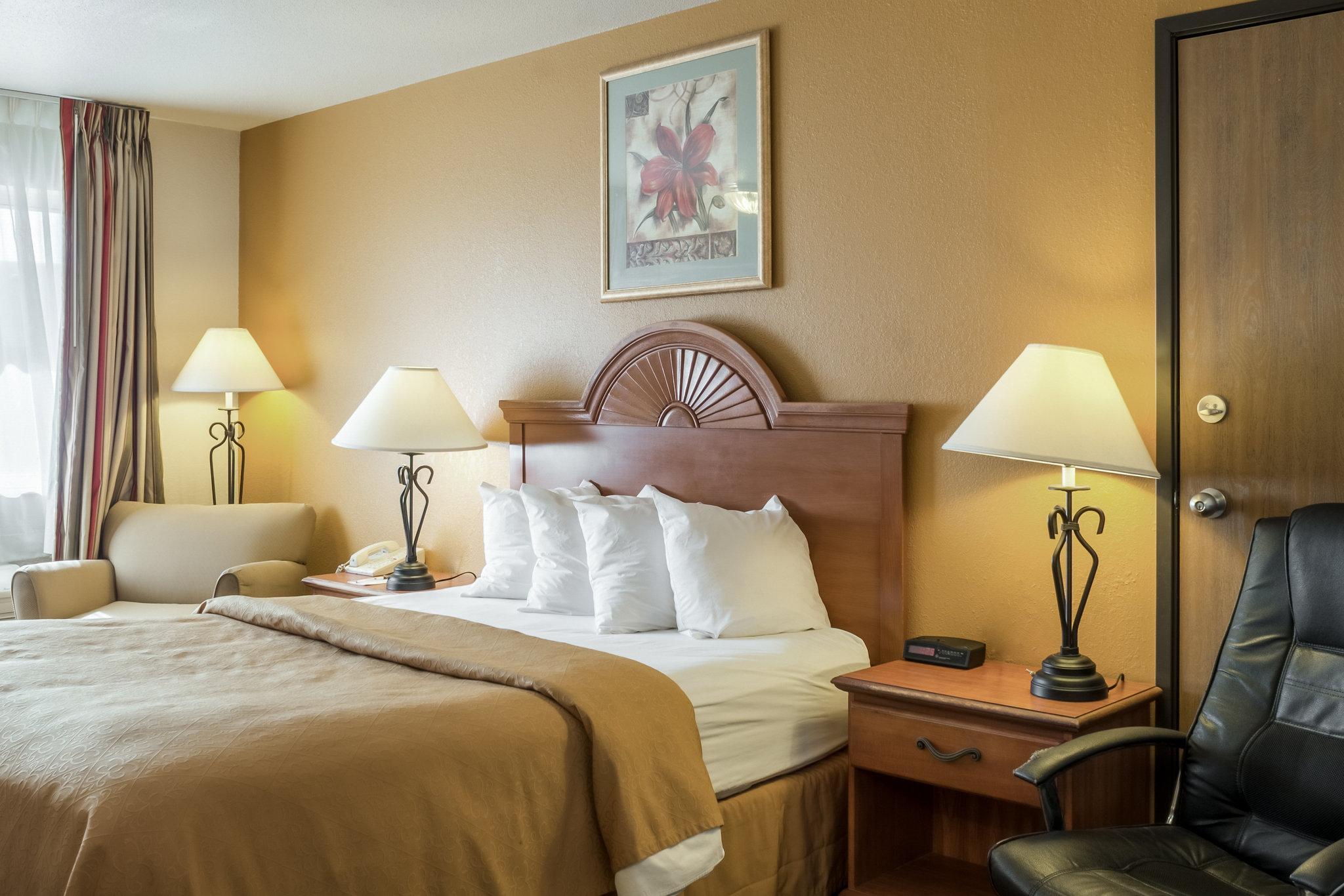 Quality Inn Huron Екстериор снимка
