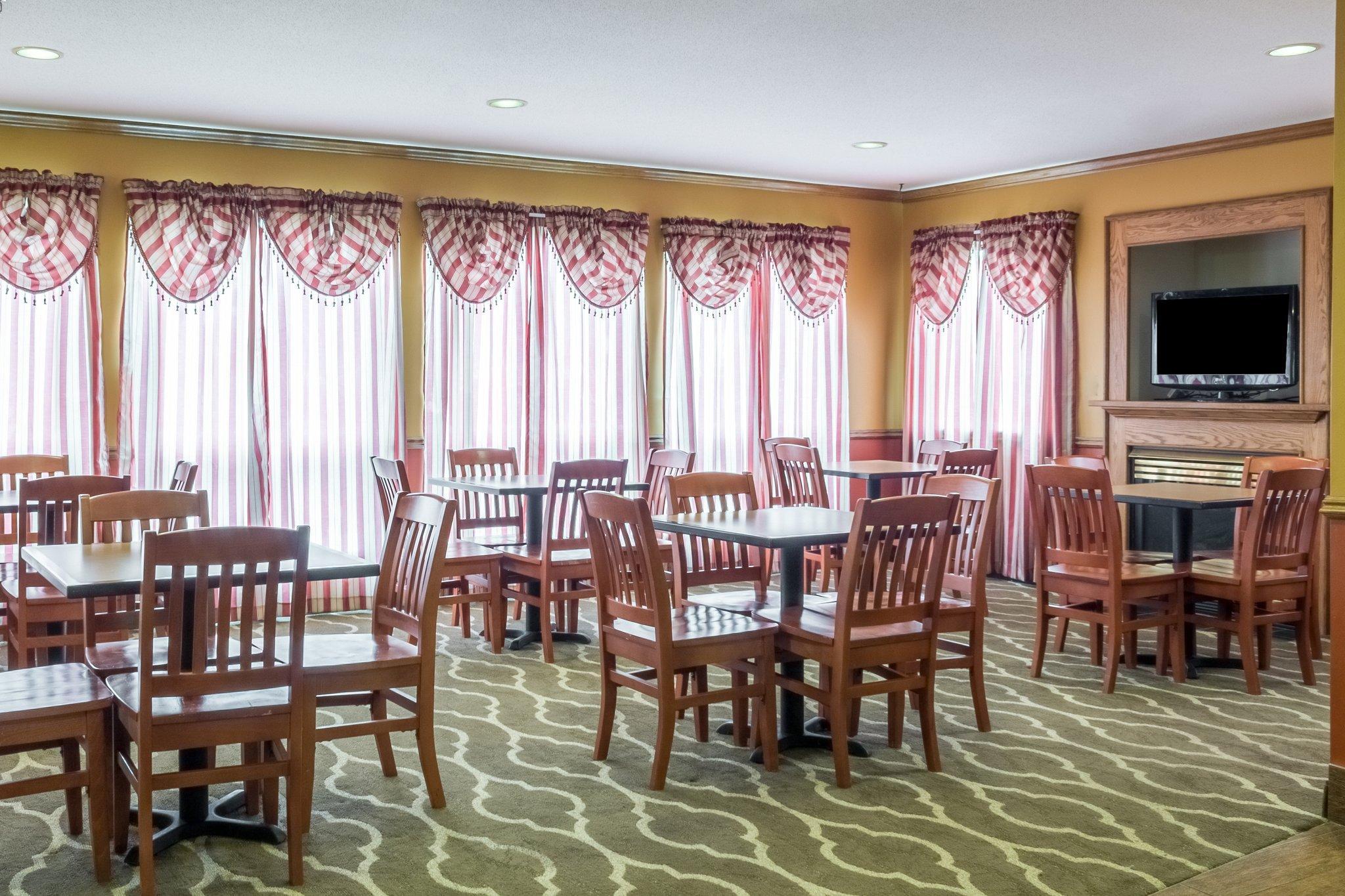 Quality Inn Huron Екстериор снимка