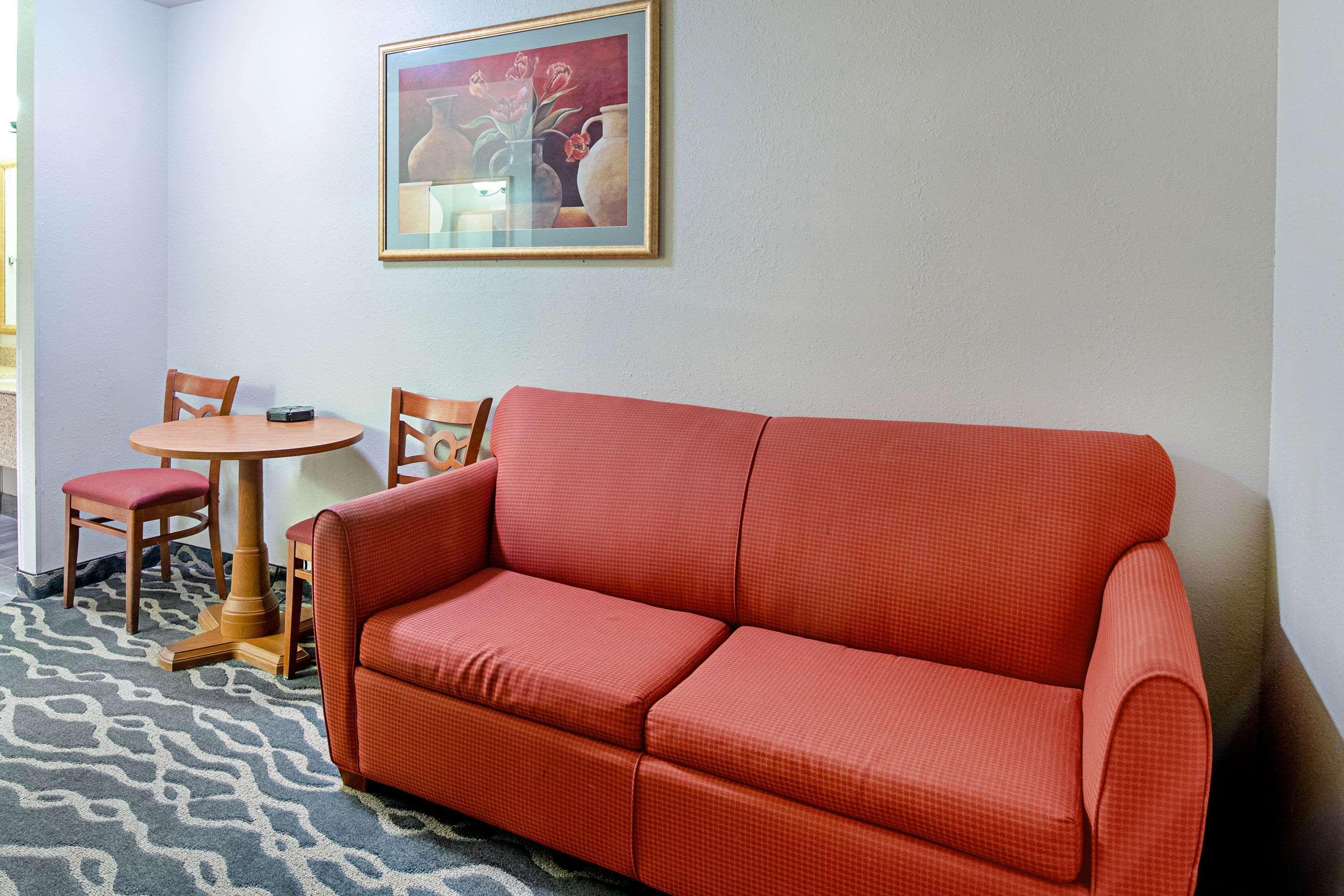 Quality Inn Huron Екстериор снимка