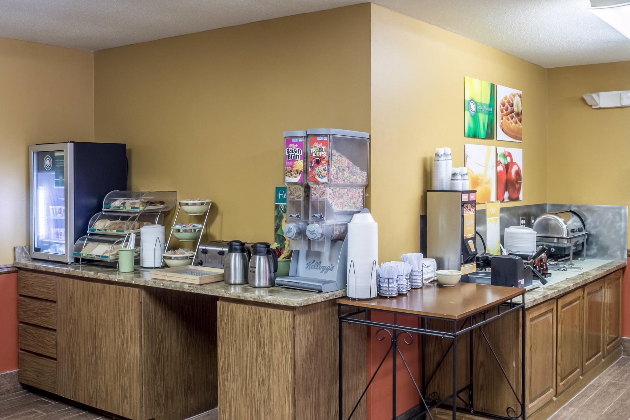 Quality Inn Huron Екстериор снимка