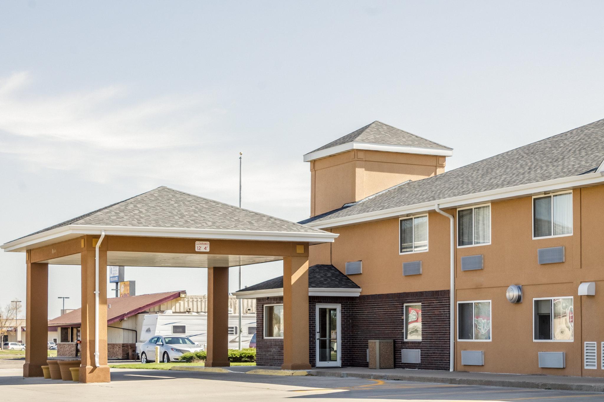 Quality Inn Huron Екстериор снимка