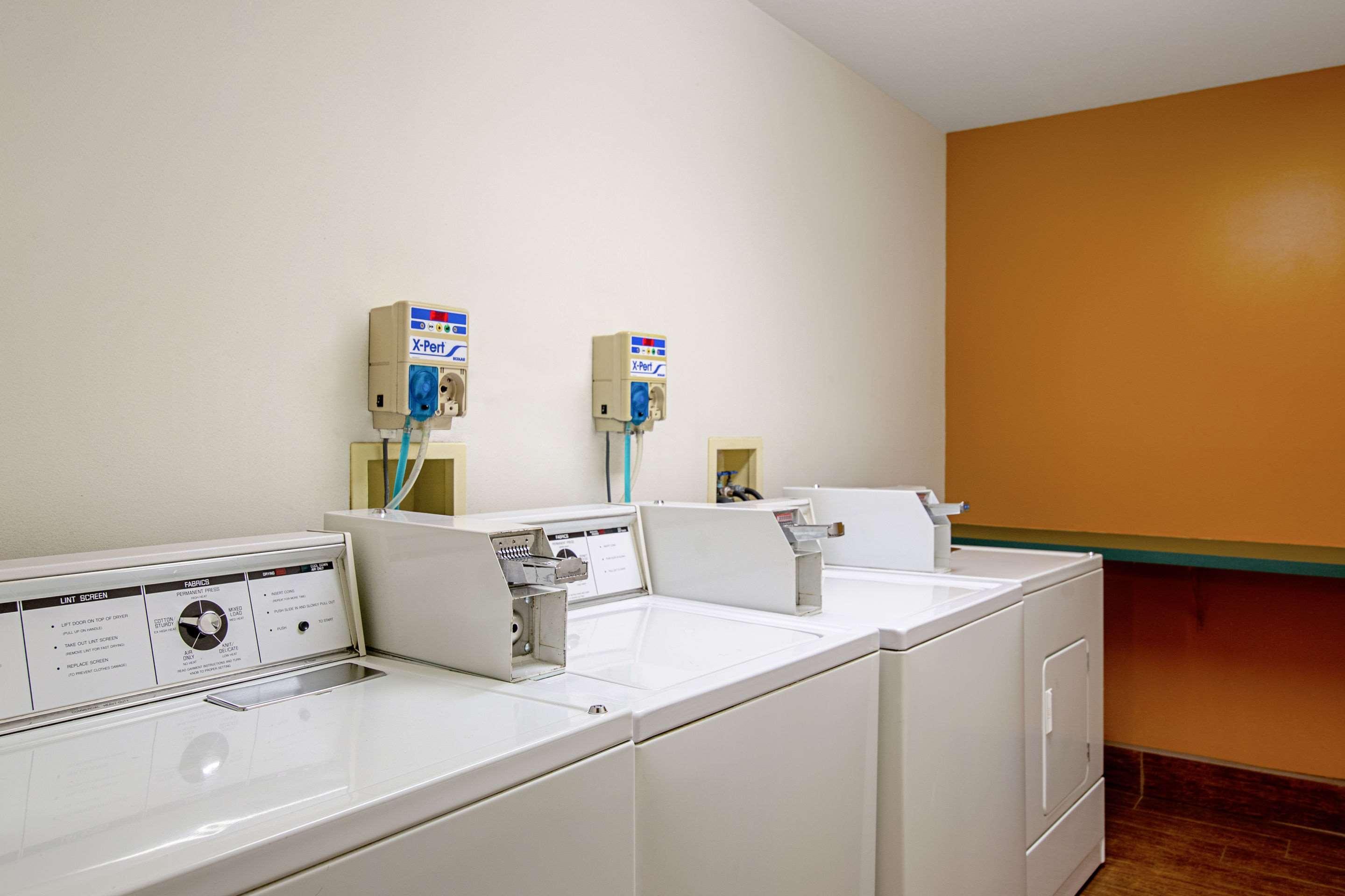 Quality Inn Huron Екстериор снимка