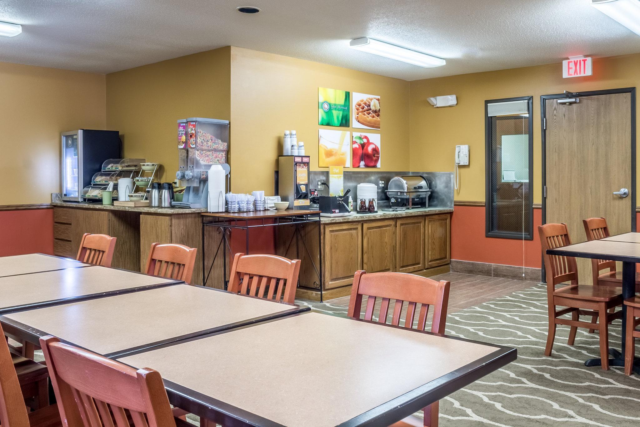 Quality Inn Huron Екстериор снимка