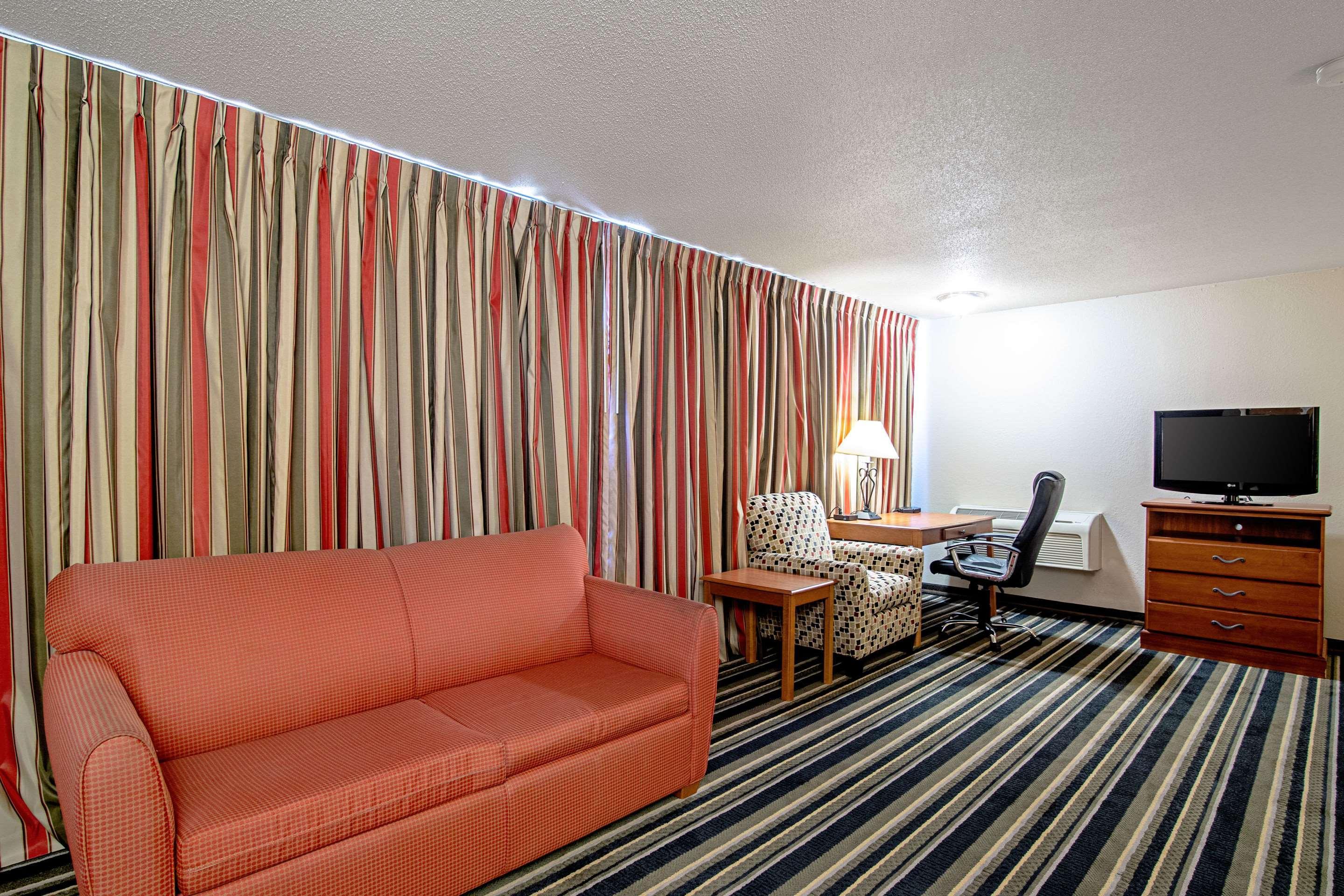 Quality Inn Huron Екстериор снимка