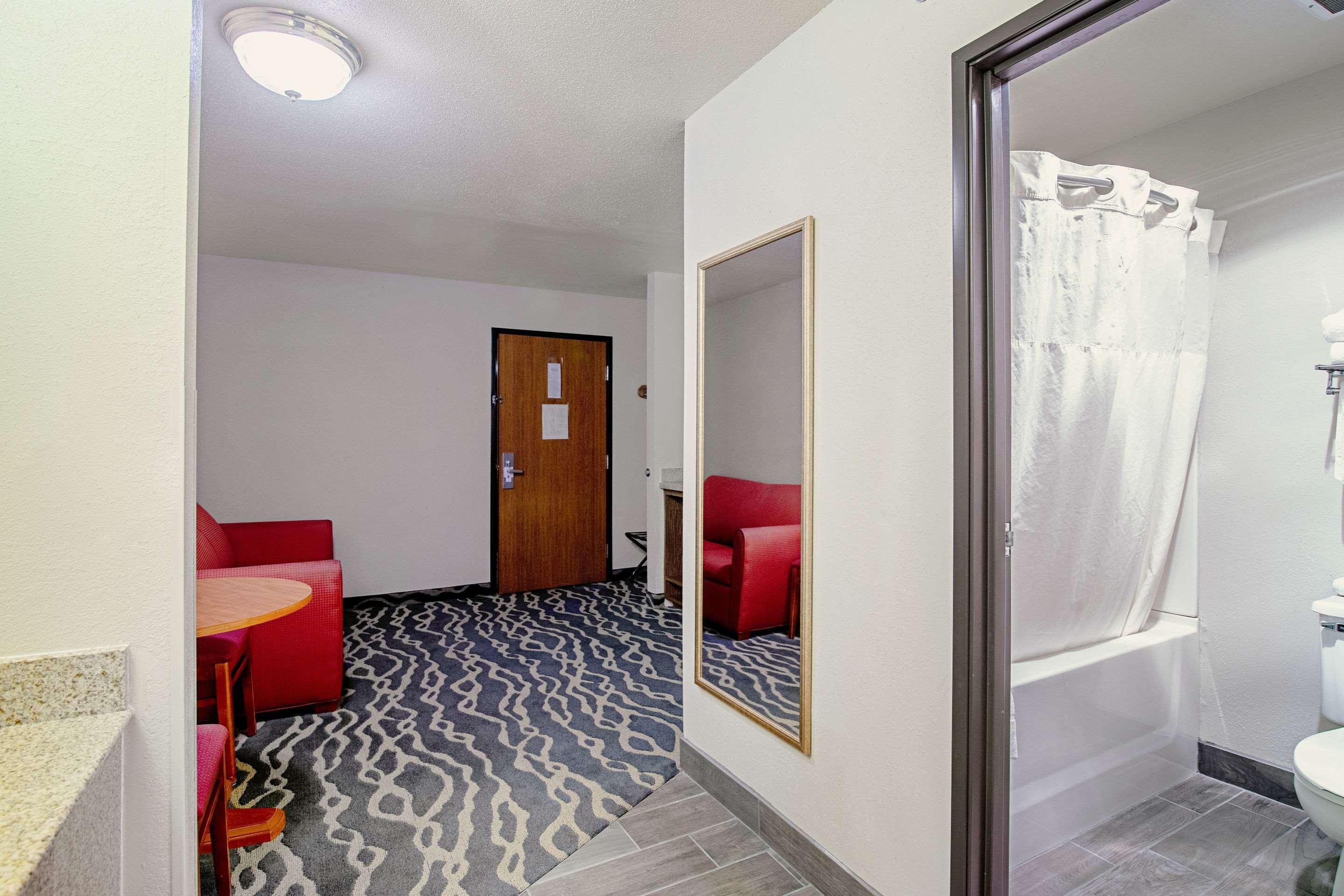 Quality Inn Huron Екстериор снимка