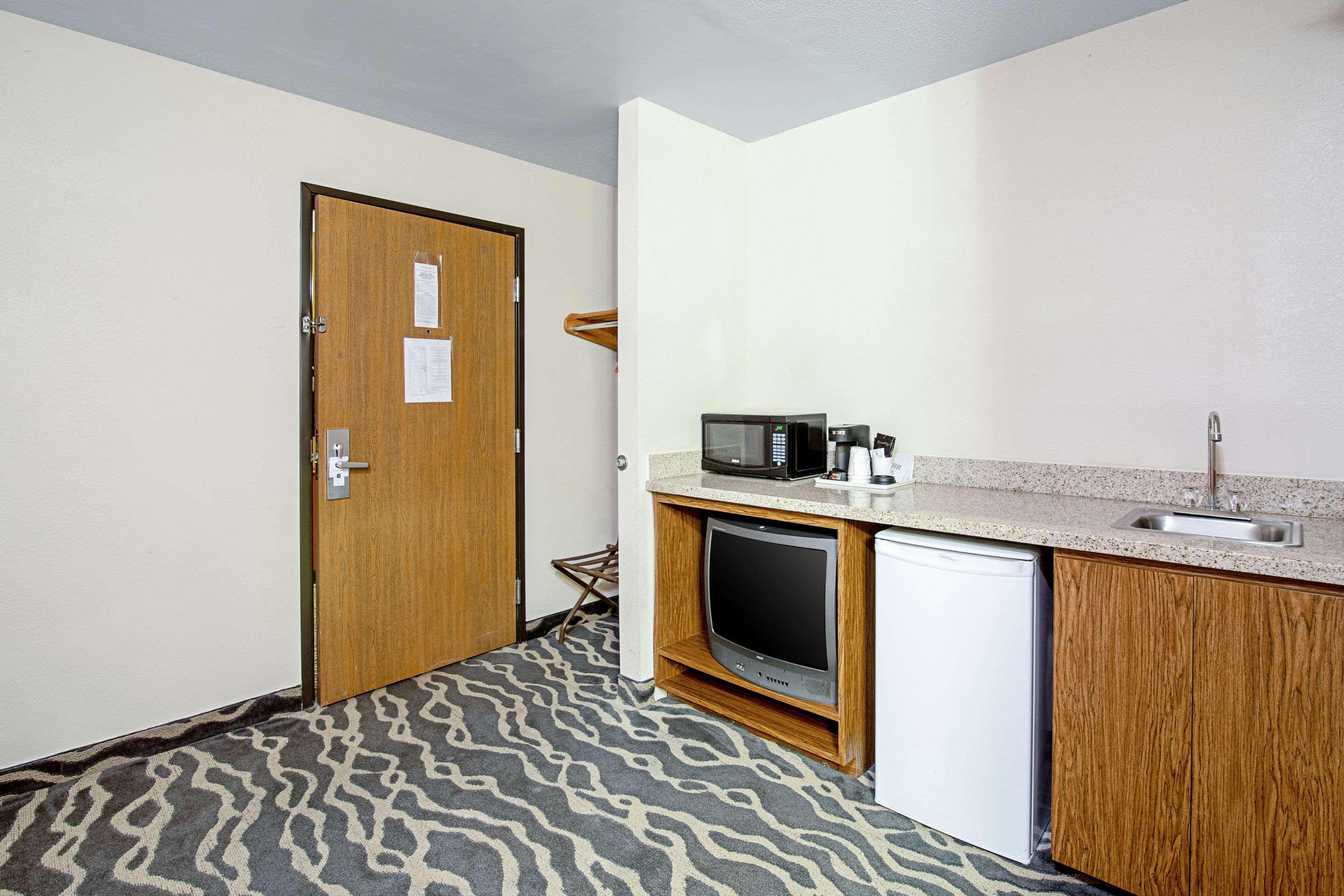 Quality Inn Huron Екстериор снимка