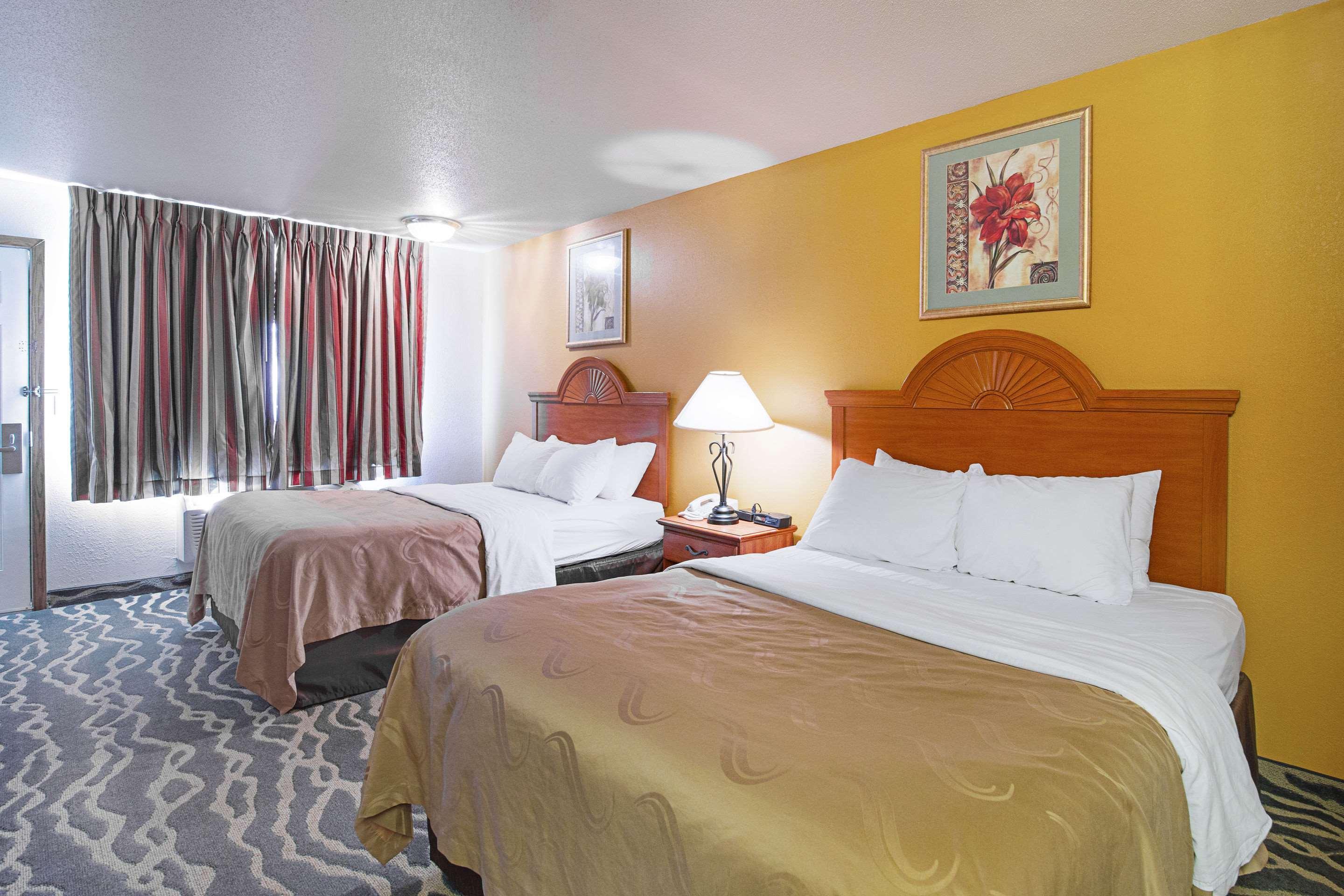 Quality Inn Huron Екстериор снимка