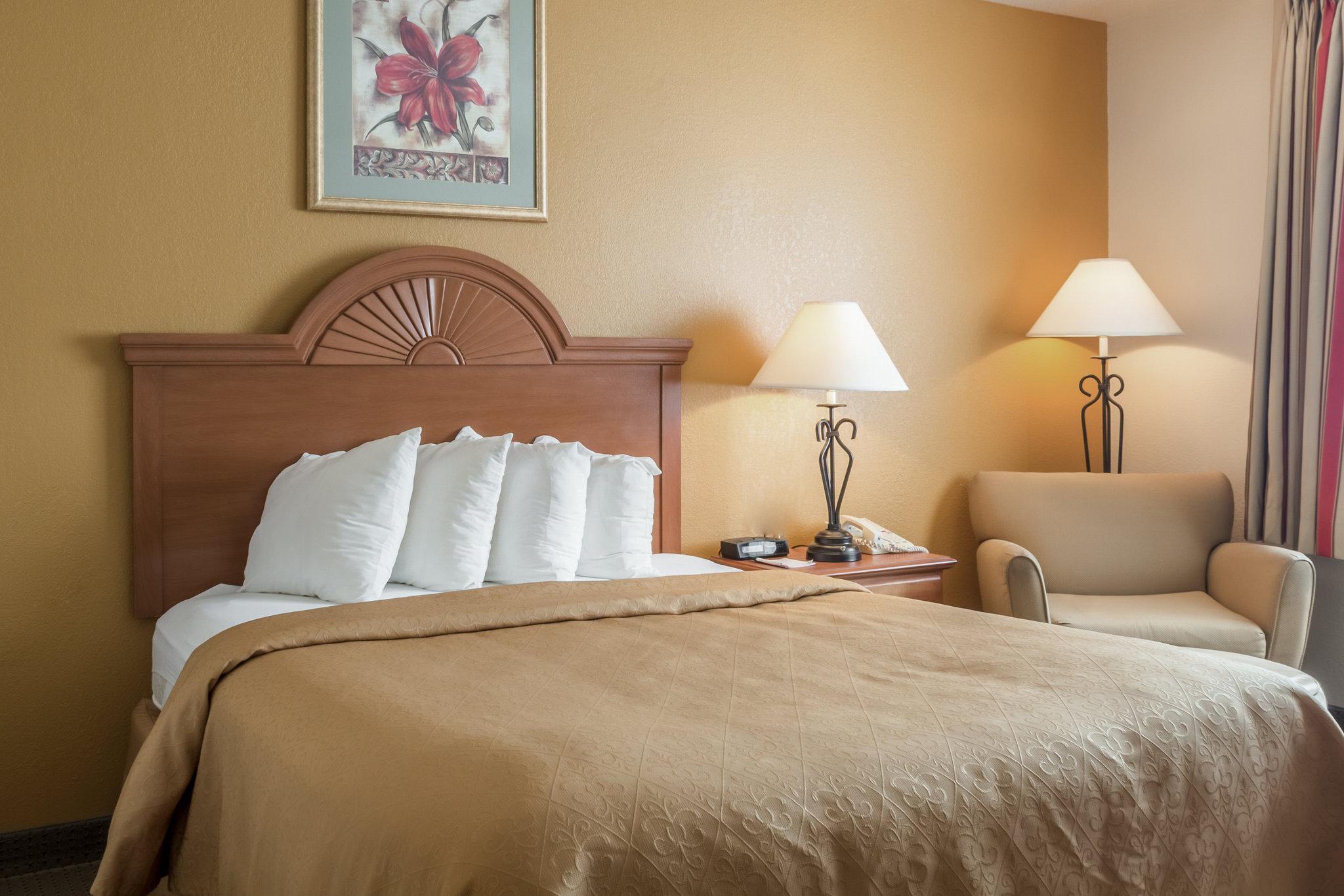 Quality Inn Huron Екстериор снимка