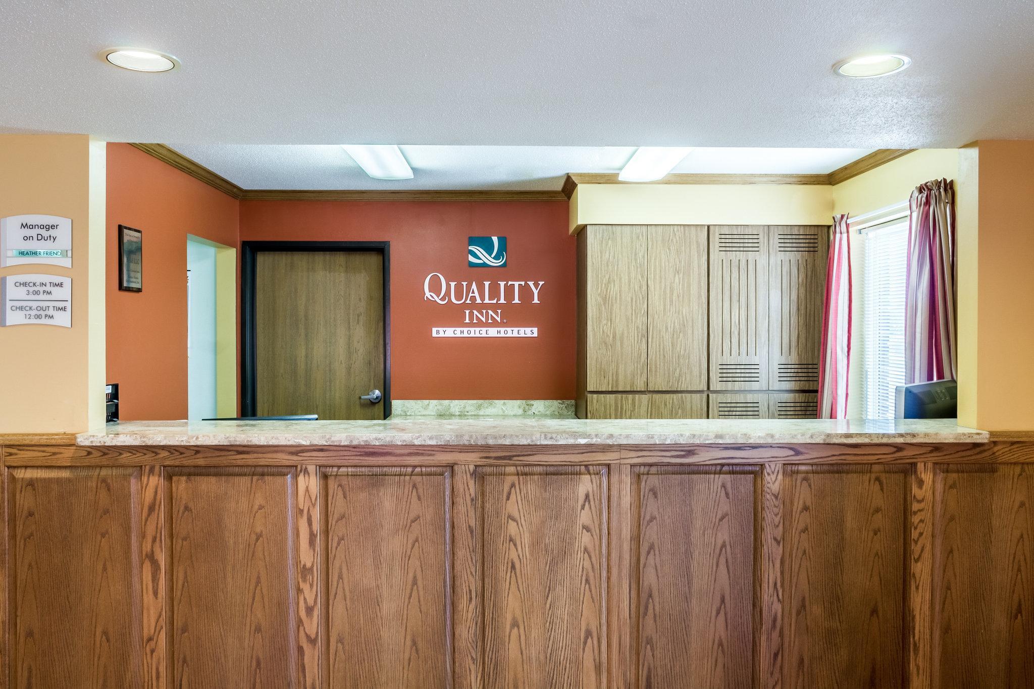 Quality Inn Huron Екстериор снимка