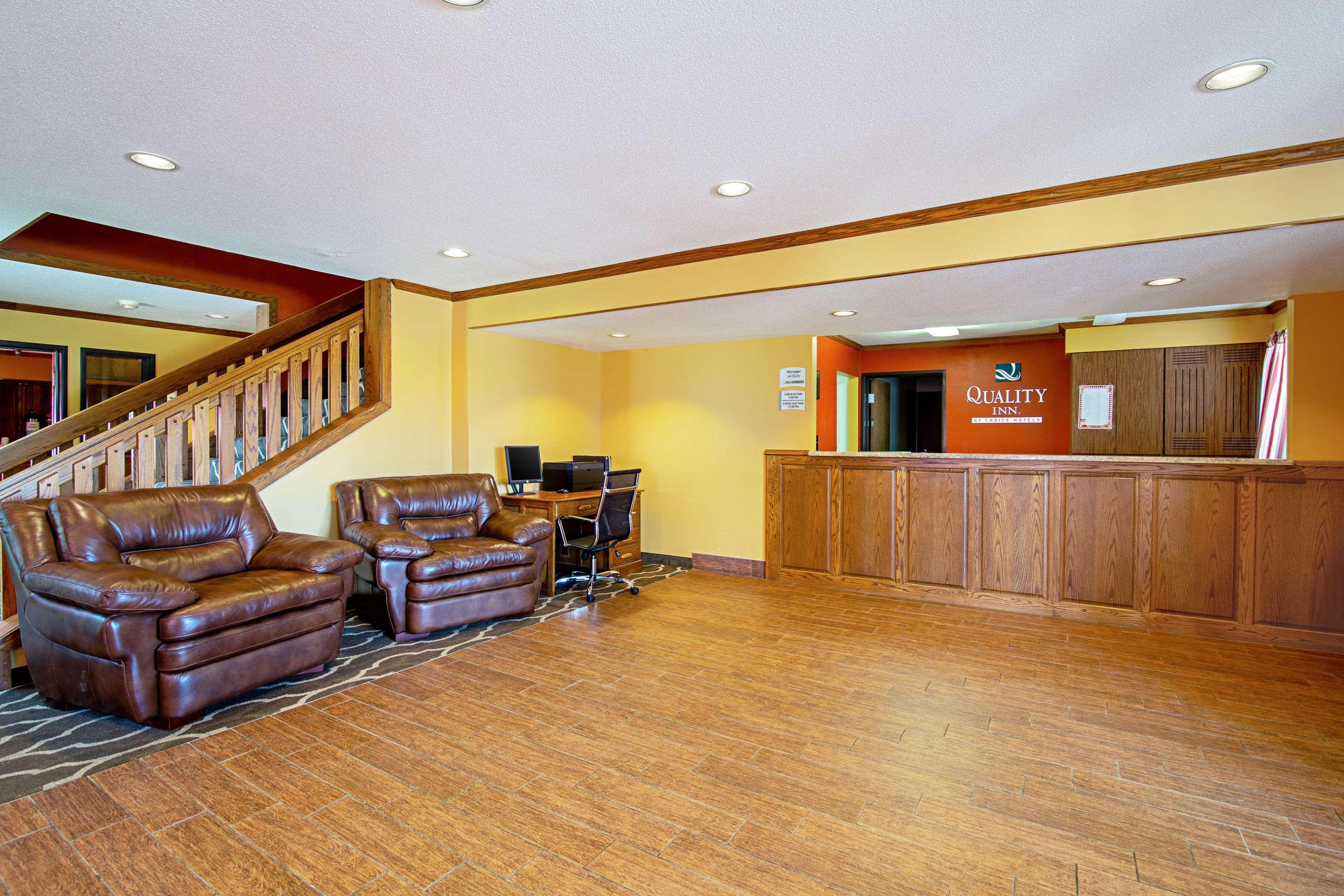 Quality Inn Huron Екстериор снимка